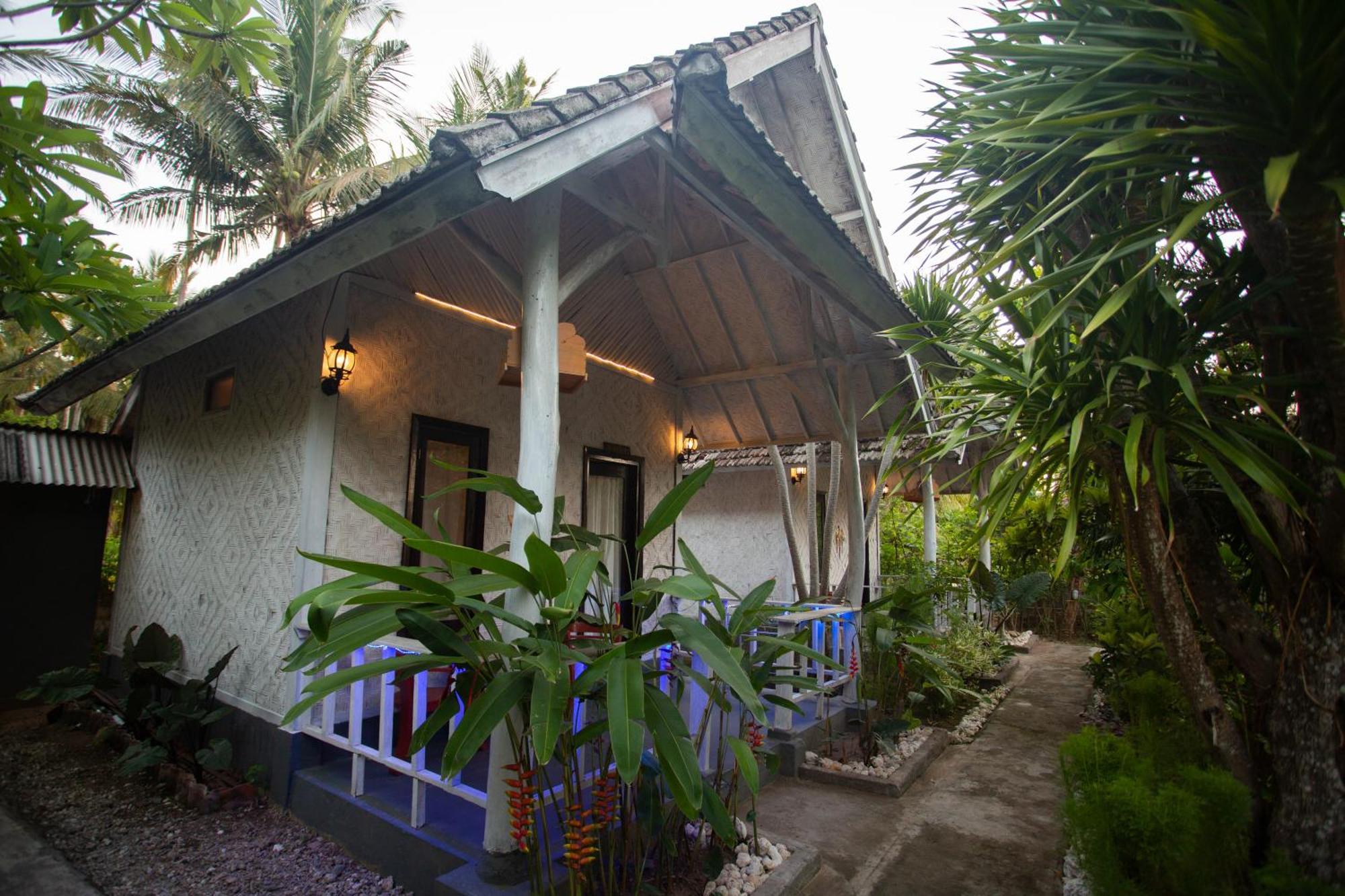 Fullmoon Bungalows Toyapakeh エクステリア 写真